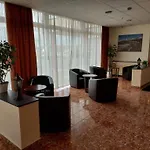 מלון Canada 3*