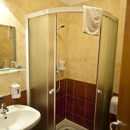 Canada Hotel 3*