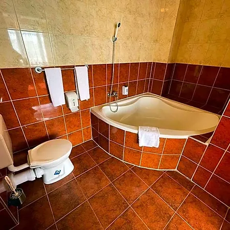 Canada Hotel 3*