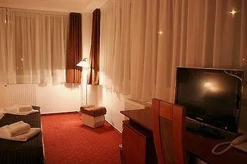 Canada 3* Budapest