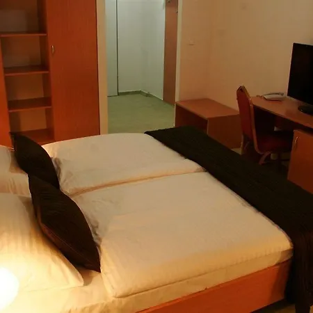 Canada Hotel 3*