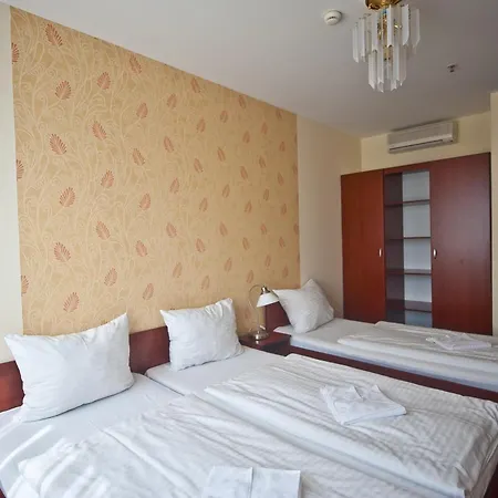 Hotel Canada 3*